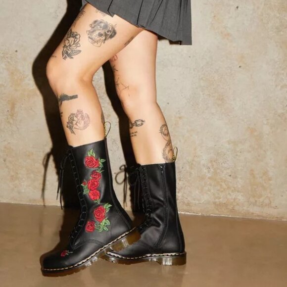 Dr. Martens 1914 Vonda Rose Appliqué Leather Boots – Women’s 9 | Rare & Sold Out - Picture 2 of 8